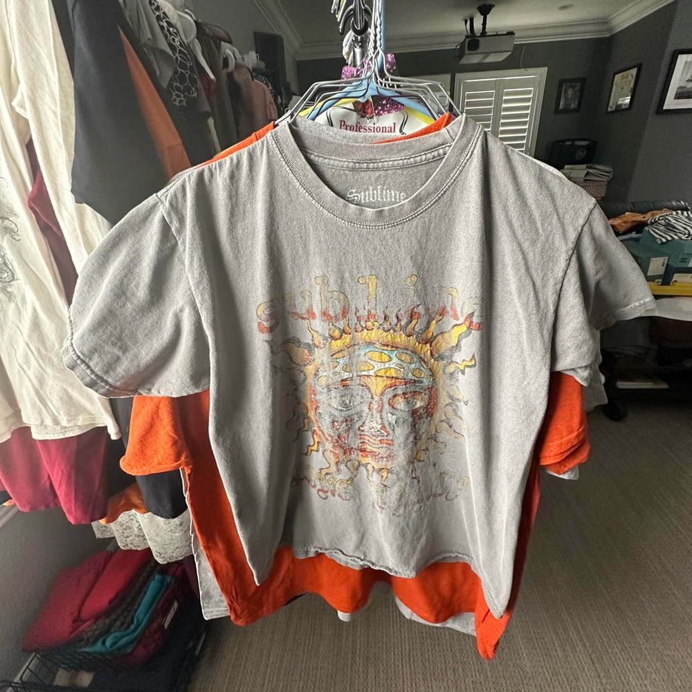 #780 Women's Sublime Graphic Crew T-Shirt in Gray/Multicolored Size M/L.